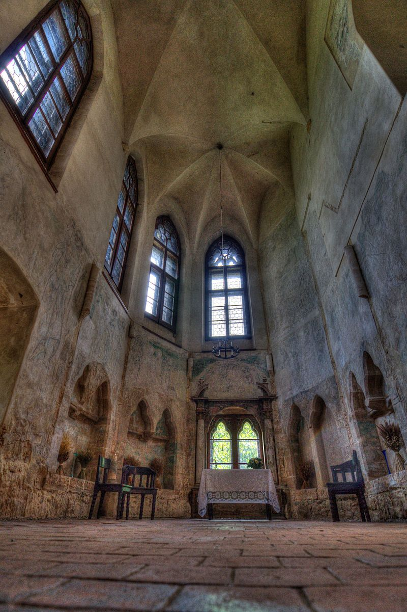 La capilla del castillo que supuestamente sella la entrada al infierno.